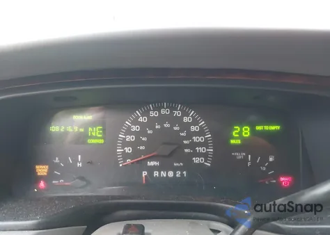 2001 Lincoln Town Car Signature from USA, damaged, VIN 1LNHM82W41Y689143